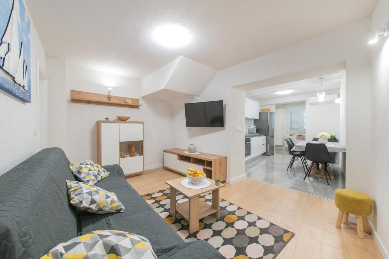 Apartmani Mara คาชเตลา ภายนอก รูปภาพ