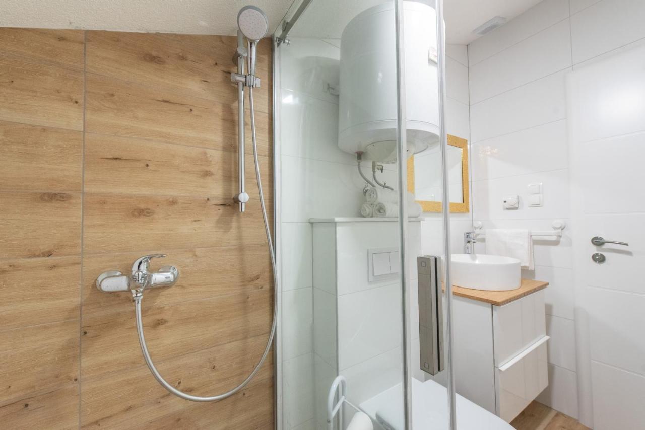 Apartmani Mara คาชเตลา ภายนอก รูปภาพ