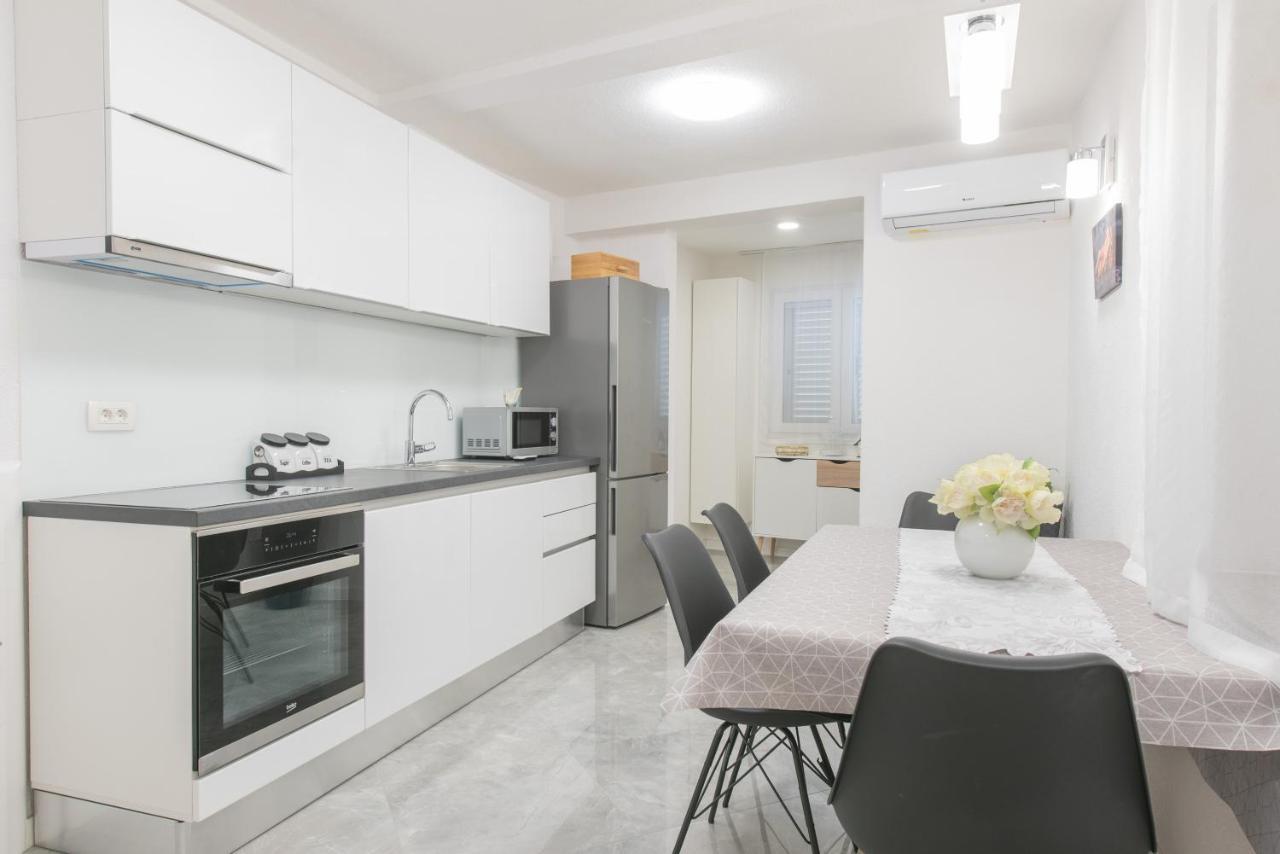Apartmani Mara คาชเตลา ภายนอก รูปภาพ