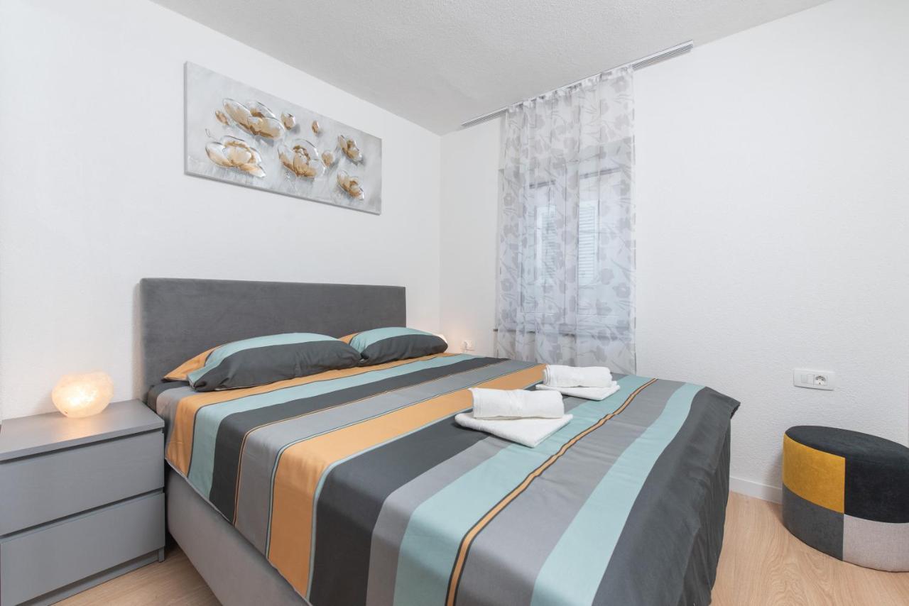 Apartmani Mara คาชเตลา ภายนอก รูปภาพ